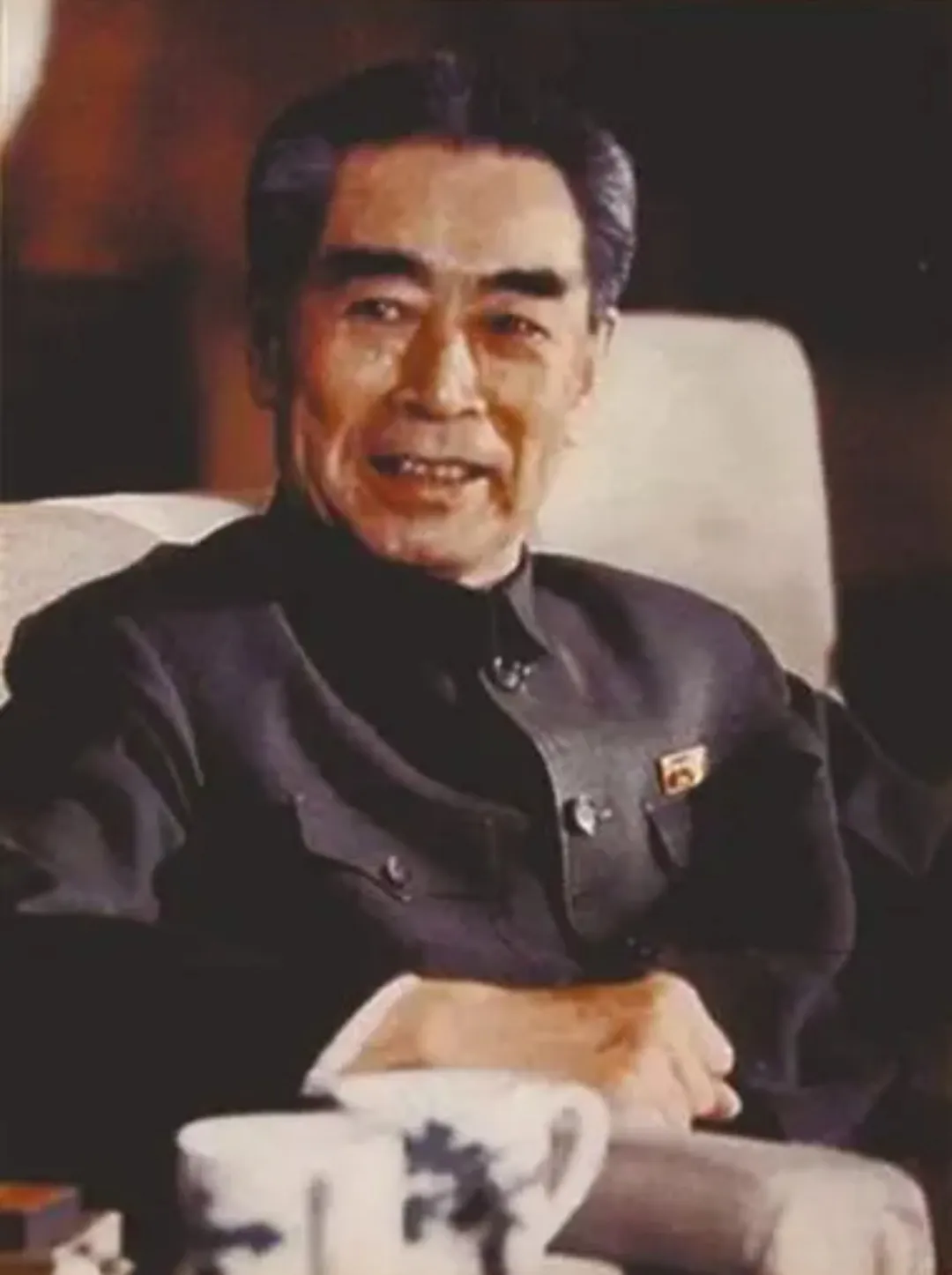 邓颖超曾言：“实话实说，只有我深知总理的艰辛！在过去的半个多世纪里，周总理几乎始