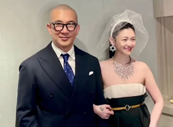具俊晔这是要搞哪样啊 ，据蹲守在大s家楼前的台媒报道 ，具俊晔自从回到大s家后 