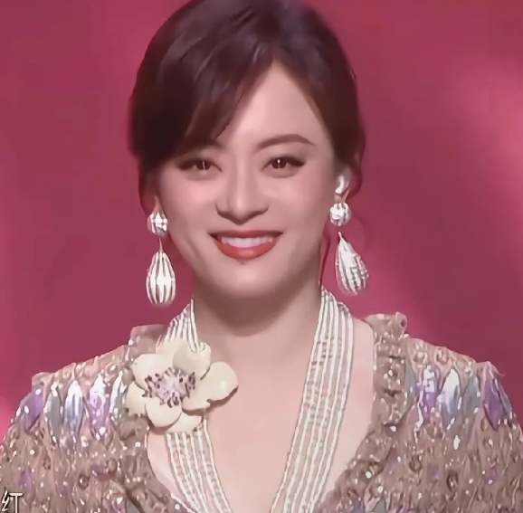 甄嬛传全员怼脸照来了，时隔13年之久，哪位演员仍是你心中的白月光？
孙俪真的一眼