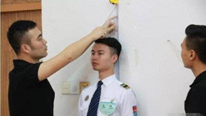 北京小伙切断腿骨，只为增高如今活在痛苦中