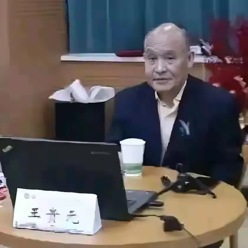 据说，在进入中国人民大学之前，王教授在其他大学工作过。当时，同样是因为男女关系问