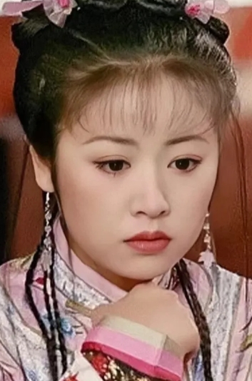 20多年前，琼瑶力排众议，冒着还珠格格被毁的风险，留下了演技被质疑的林心如，只为