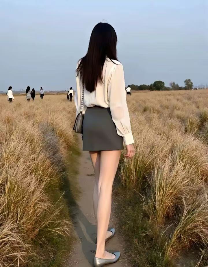 大家怎么看我这个嫂子身材怎么样哈哈哈哈