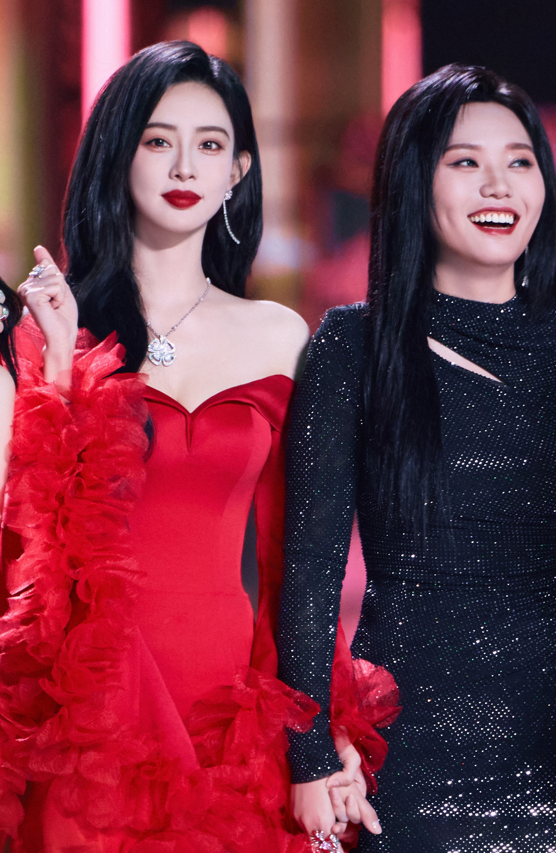 《陈情令》时期全网黑，《桃花坞》口碑逆转，孟子义的走红之路相当曲折啊。
回顾孟姐
