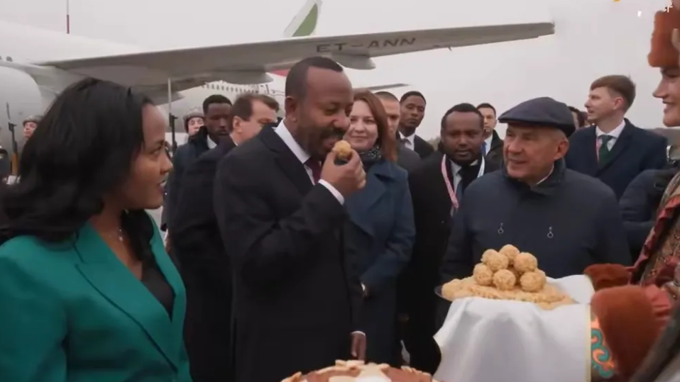 埃塞俄比亚总理抵达喀山一下飞机惊呆了
第一，没想到埃塞俄比亚总理携夫人参加金砖峰