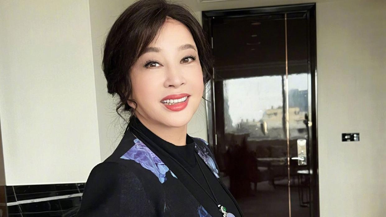刘晓庆VS蔡明：75岁与63岁的住房差异，背后藏着多少人生玄机？