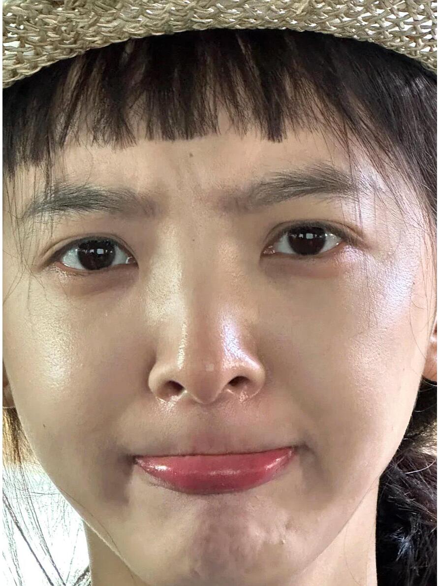绝美素颜章若楠