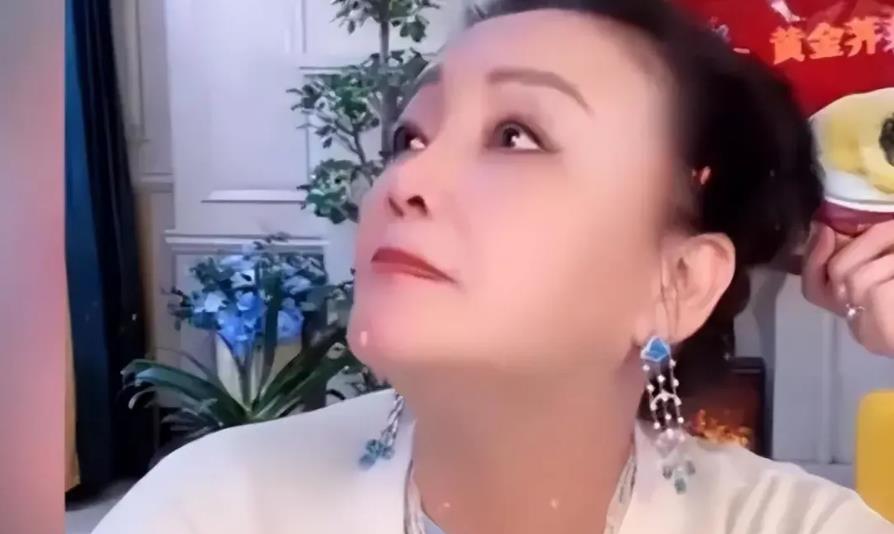 张兰吐槽孙女小玥儿不礼貌，称要好好调教。小 S 也说小玥儿傲慢。大 S 则认为不
