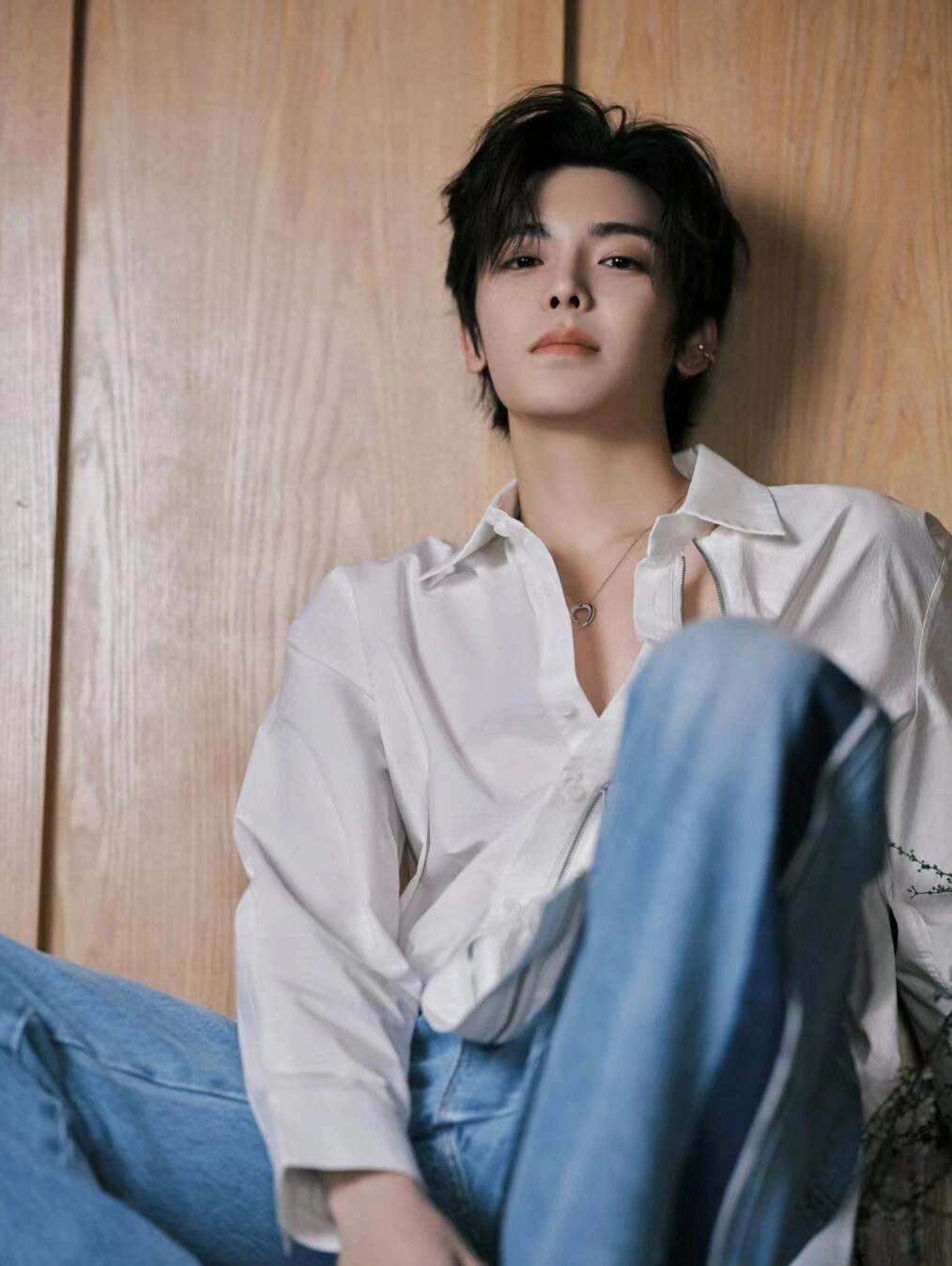 可狼可奶的反差感帅哥