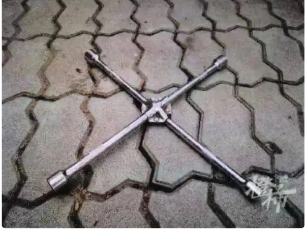 浙江宁波，一男子因怀疑大自己八岁的妻子出轨，先是在妻子的车子上装GPS定位，被妻