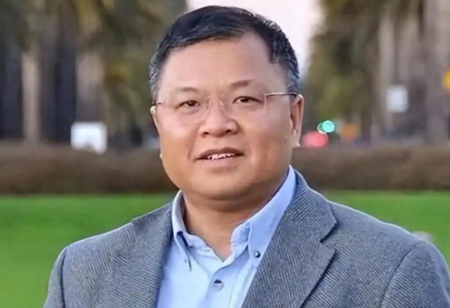 “就算会被万人唾骂，我也要改了国籍去英国！”1996年，公费留学的黄大年加入英国