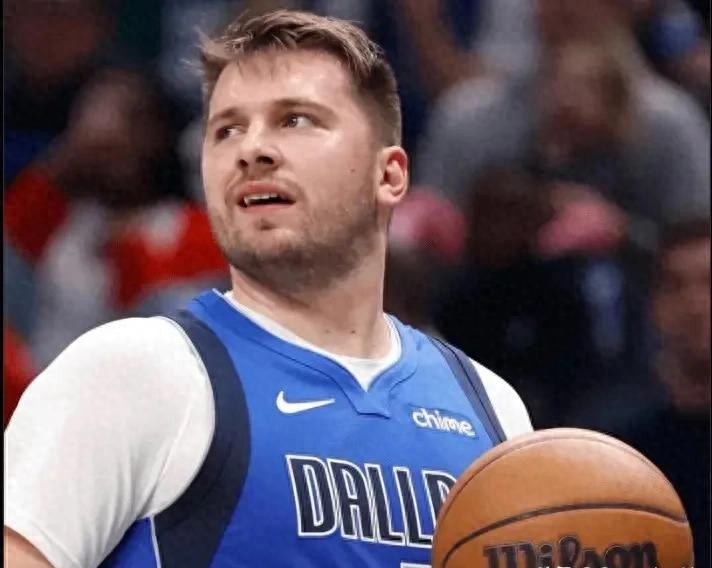 话说，最近NBA可炸开了锅！湖人队好像拿到了独家签下东契奇的权利，这可把其他球队