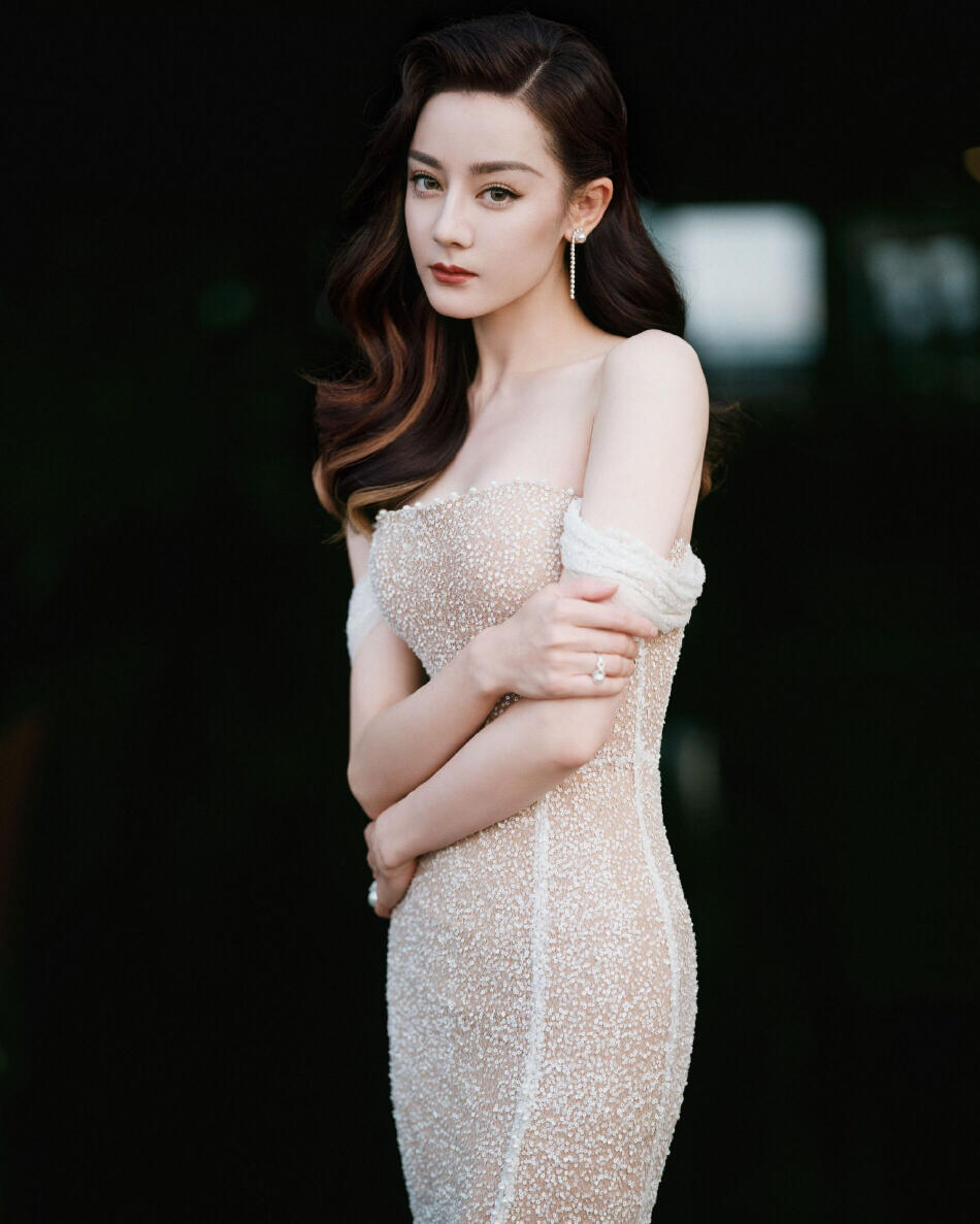 迪丽热巴——身材曼妙