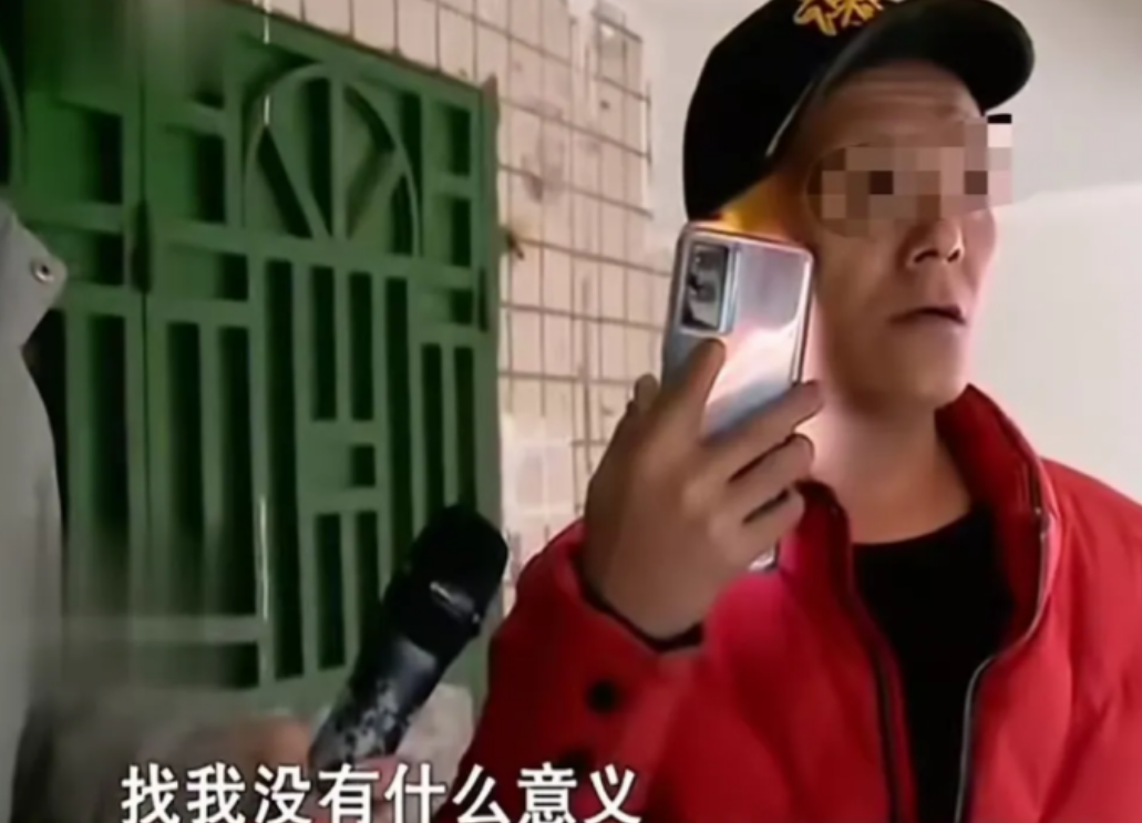 只因向养父母要钱被拒，养子偷走家里 5万存款消失20年！如今，养子患病，生活不能