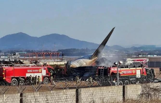 济州航空7C2216航班在着陆时失事，已致75人死亡，3人幸存，预计死亡人数将会