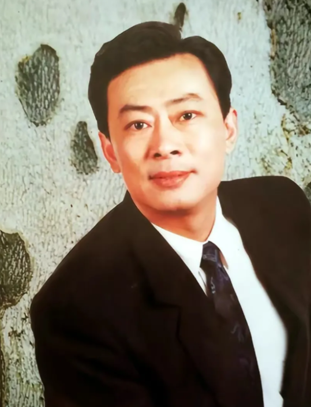 当年，王诗槐离婚后，和有智力残疾的儿子相依为命，一天朋友告诉他一个消息:“你的初
