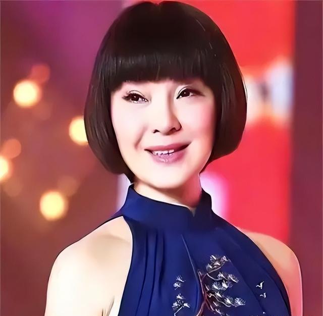 背叛丈夫和医生相好，转移丈夫12亿，靠一首歌在春晚爆红的她真狠（我背叛了老公怎么能给他找回尊严）-第14张图片-九妖电影