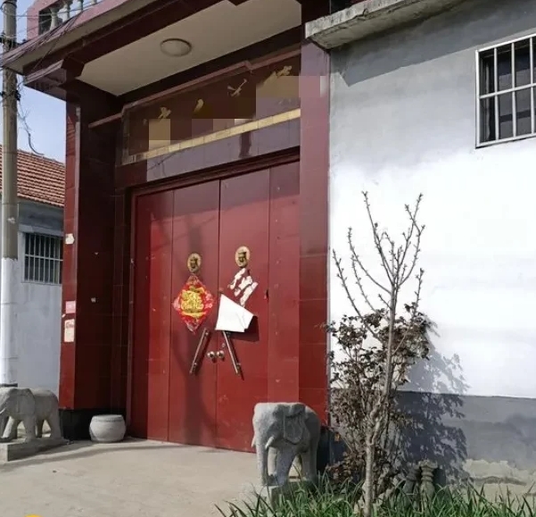 今年拜年，我被这现象整懵了！
 
家人们，今年过年拜年，我可碰上件稀罕事儿。
 