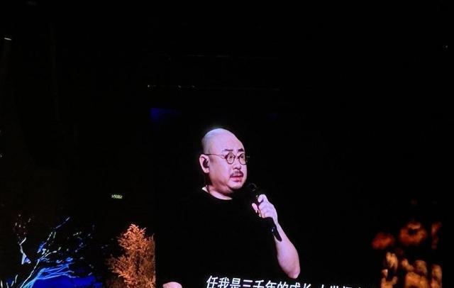 刀郎的2024年第一场个唱，引万人大合唱，几度哽咽哭成泪人！（2014刀郎演唱会完整版）-第3张图片-九妖电影