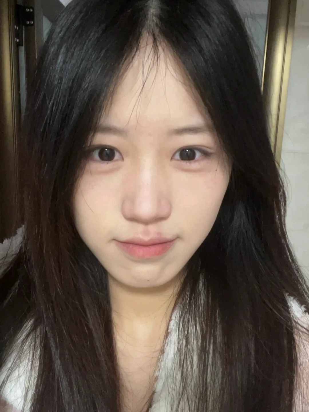 姐姐看似素颜朝天妆都不会画
实际眼线口红睫毛膏一样也没落，淡妆真的有种毫不费力的