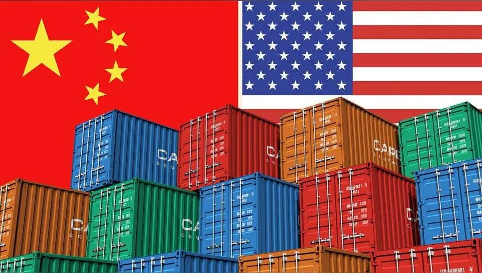 现任总统拜登还没走，候任的特朗普就迫不及待表示，上任第一天，就对中国商品额外征收