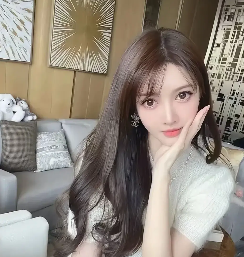 这么漂亮的叶柯！可大家都不认账，认为黄晓明的审美眼光有问题。叶柯结过一次婚，有娃