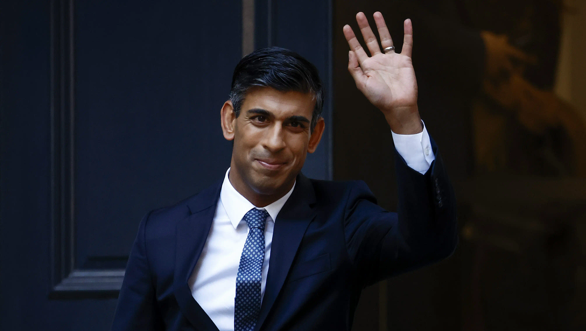 虽然英国的印度裔前首相苏纳克已经离职一个月了，但是他留下的政治问题还在继续发酵。