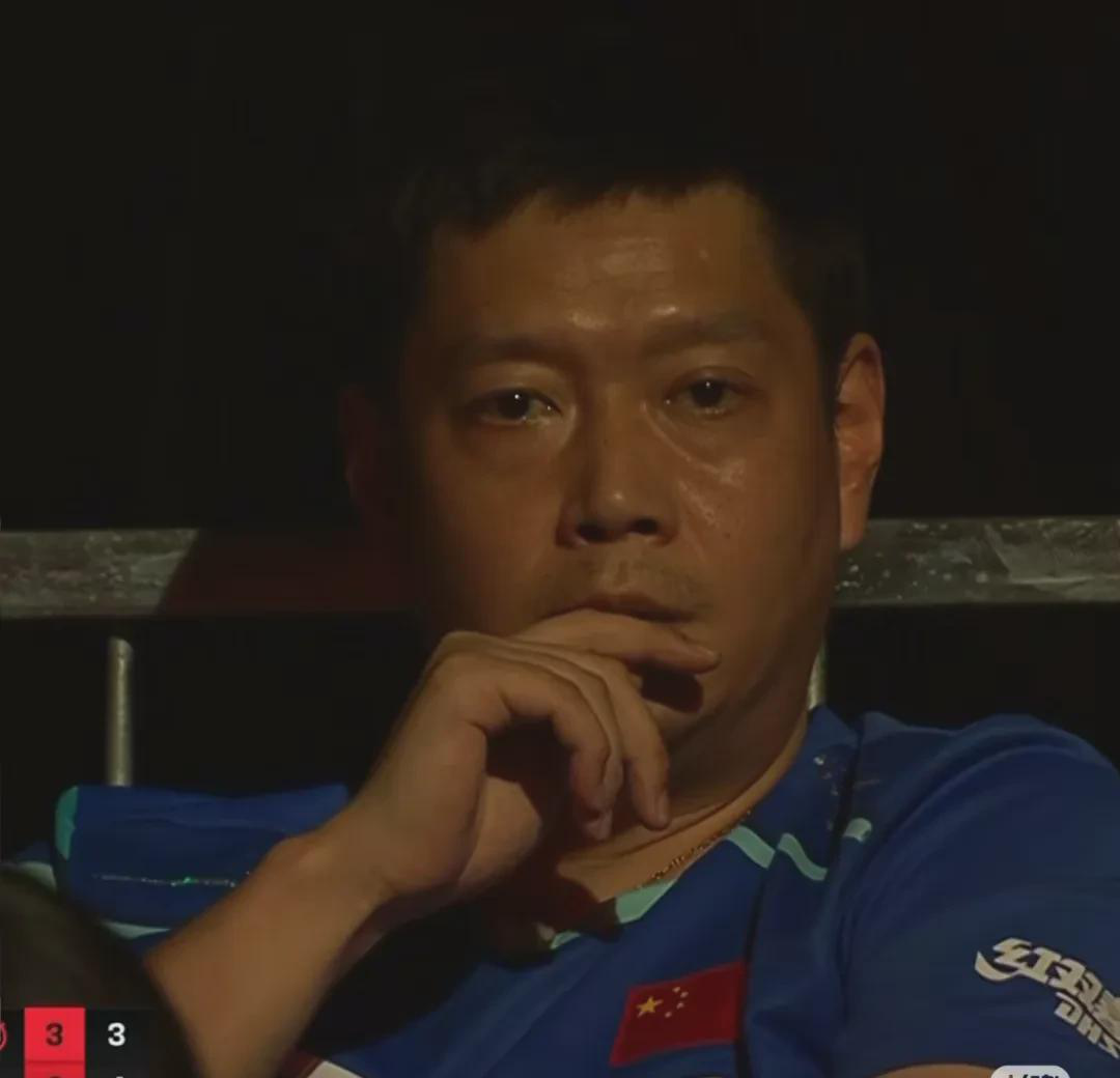 邱指导这会儿在想什么呢？新加坡大满贯，莎莎和迪迪的比赛，真是看得人心惊肉跳。决胜