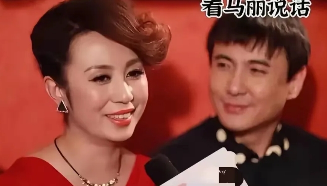 沈腾看王琦和马丽的眼神截然不同啊！一个满眼宠溺，一个厌烦无感。
既然如此，王琦曾