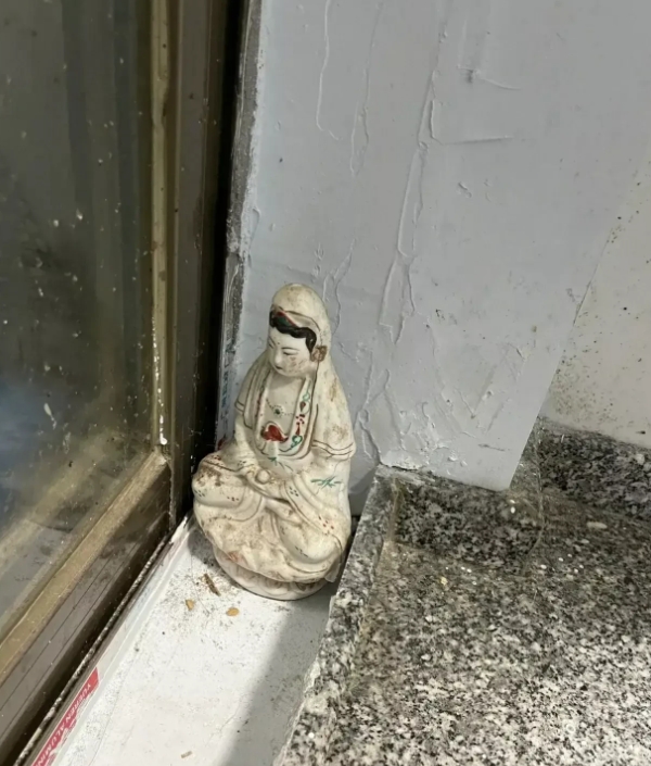 辽宁，一位房东把房子租给了一位信佛的女子，女子租住了一年之后，在退租离开的时候，