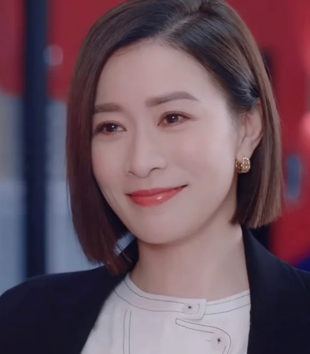 她是TVB当家花旦，凭新闻女王霸气归来