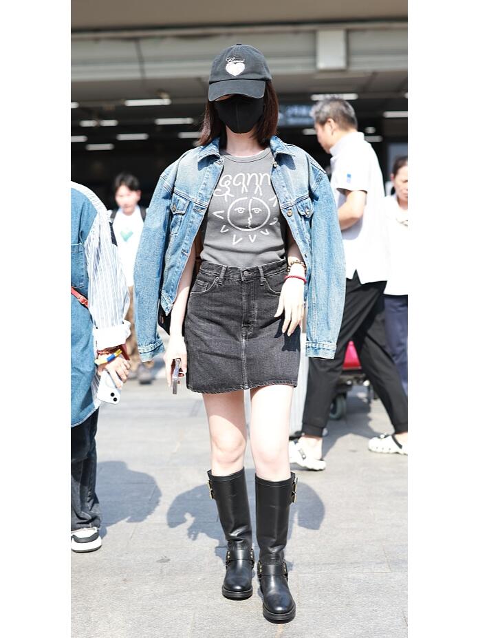 毛晓彤简单帅气