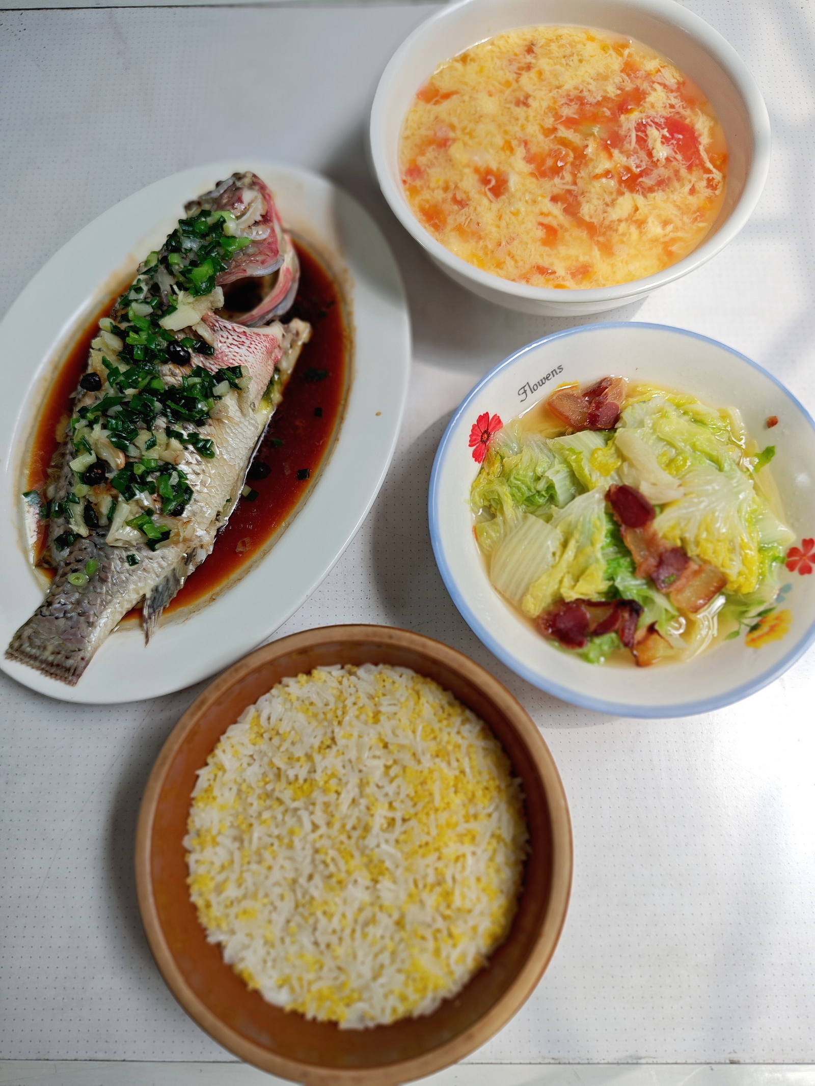 午餐：蒸北江野生罗非鱼，腊肉炒白菜，番茄鸭蛋汤。

今天去广州荔塱市场，新开了加