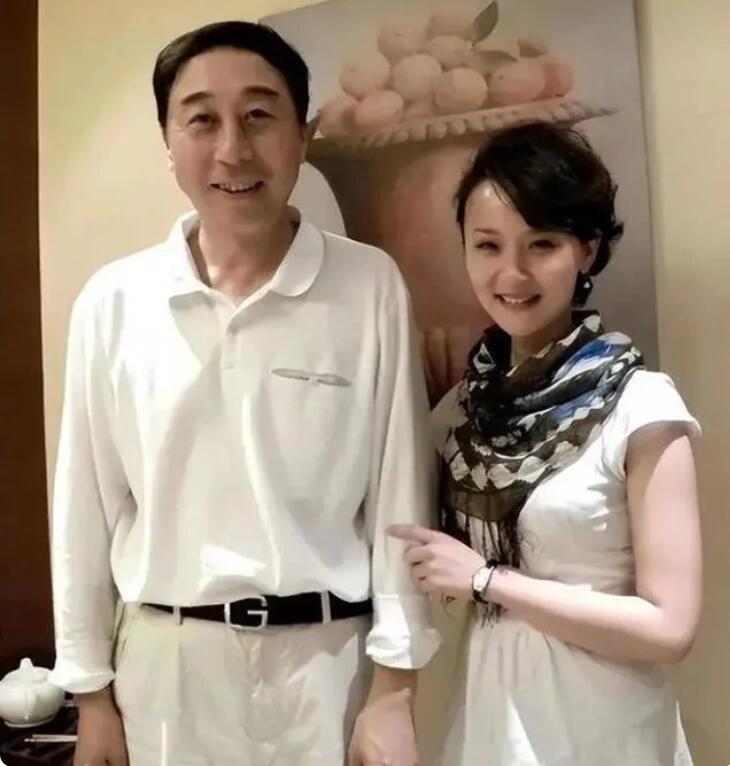 冯巩的媳妇这么漂亮，难怪几十年不离不弃！