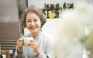 奶奶死后我成了她，然后为她复仇