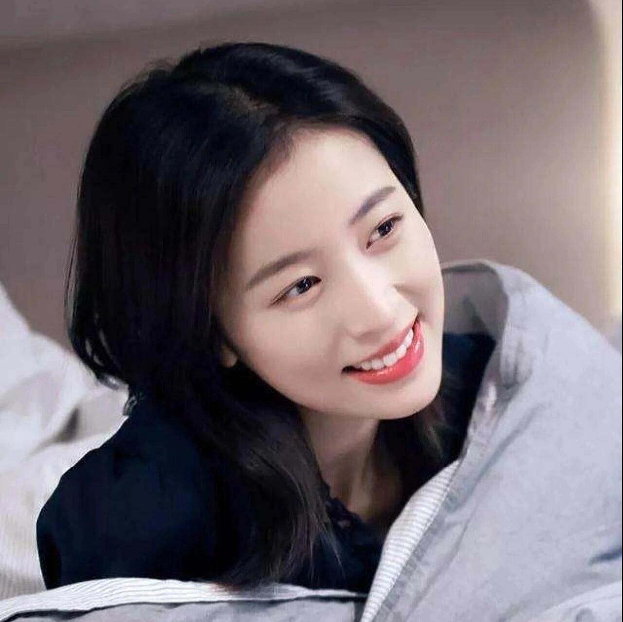 周雨彤：娱乐圈中的清新风