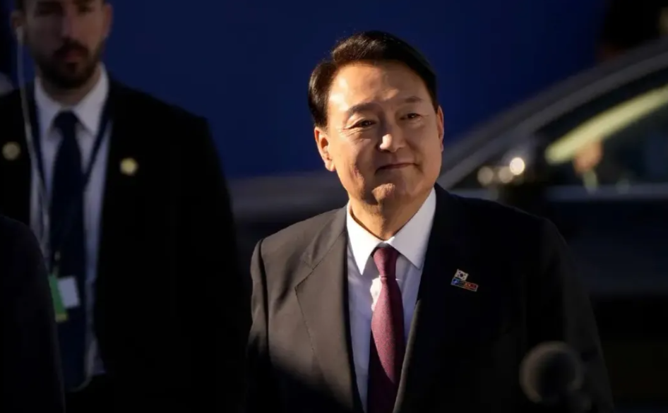 尹锡悦“碰瓷”中国，外交部表达不满，不到24小时，韩方给了交代！