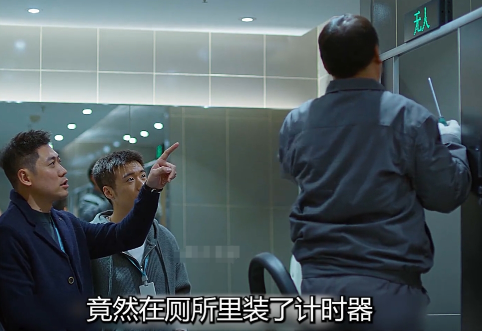 《凡人歌》剧情 上个厕所还要限时，打工人真窒息。
我们公司，之前6点晚饭，改成7
