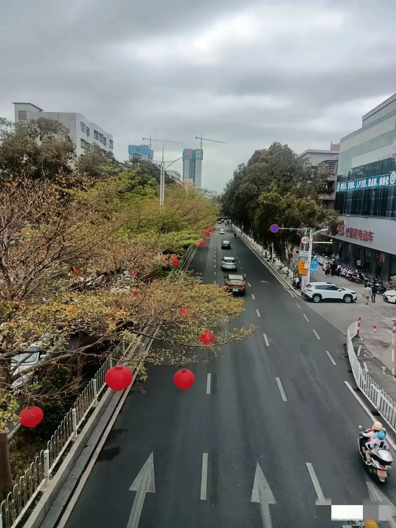 智能驾驶的赛道风云变幻，未来或将只剩 “摩华之争”，其他派系恐将黯然退场！

