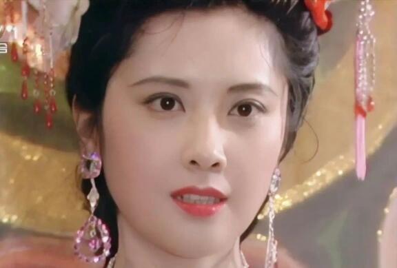 最美“女儿国国王”的丈夫，原来是平凡的他
