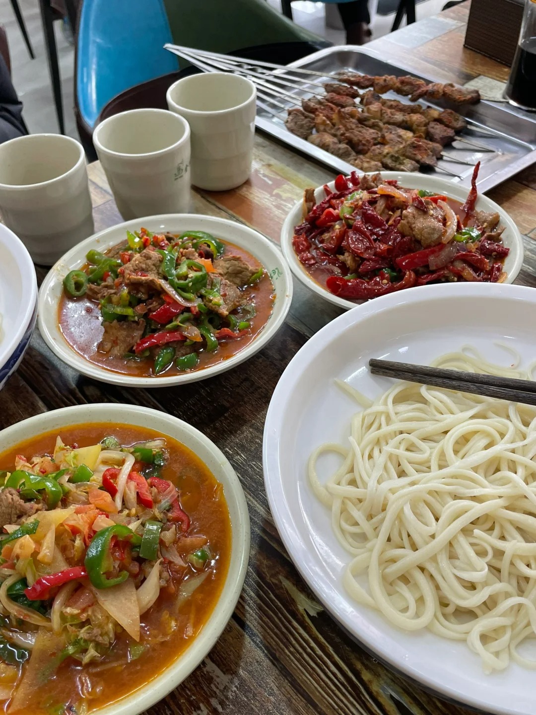 要不要脱下长衫接手月入10w的早餐店
本人是二本汉语言专业今年即将毕业，在投了一