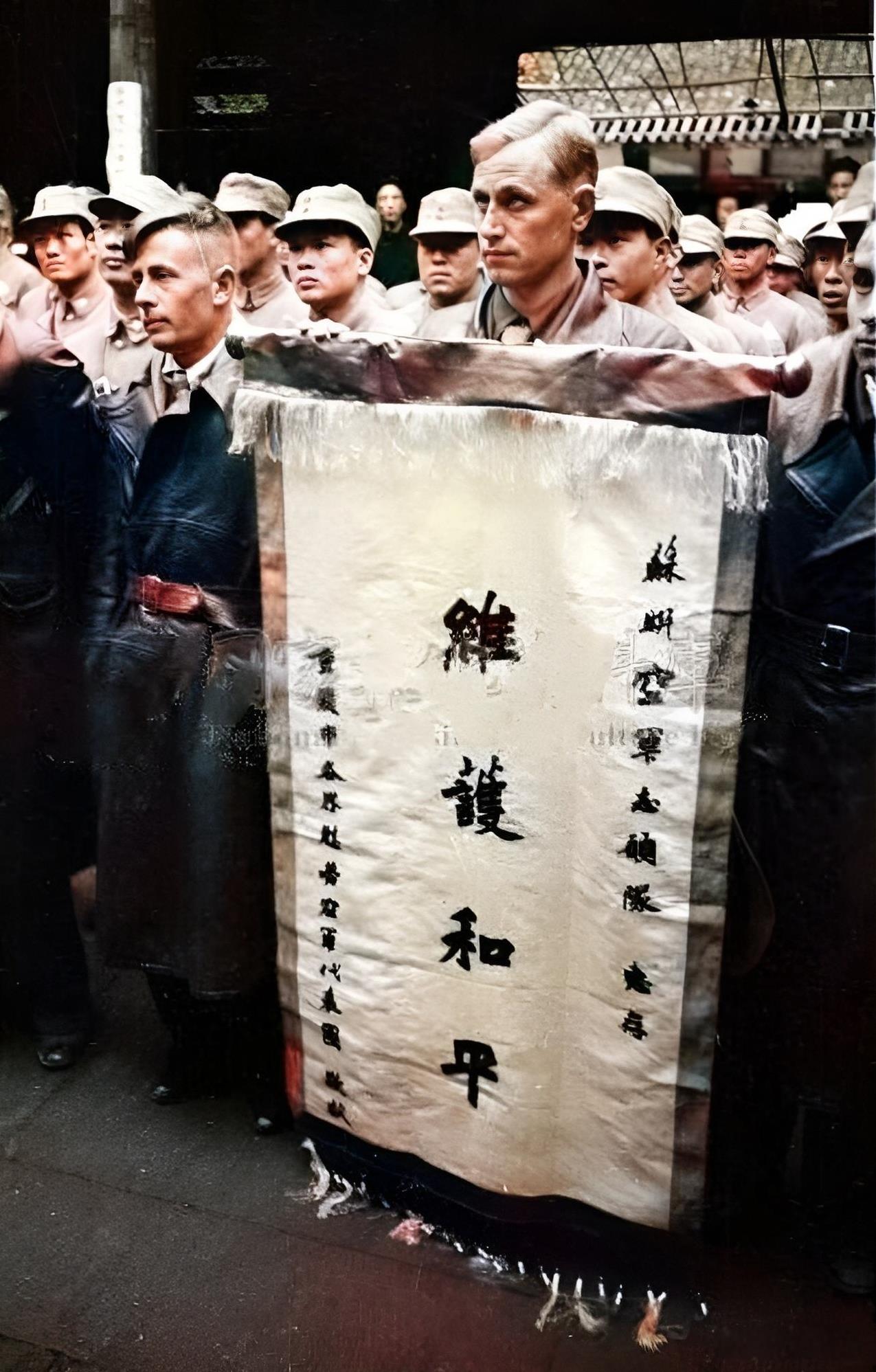 1940年1月1日，抗战处于激烈阶段，重庆各界群众举行空军慰问活动。苏联援华抗日