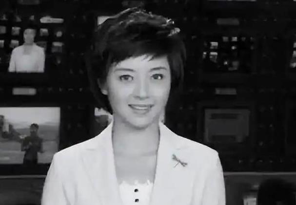 2015年，四川卫视女主持人佟瑶，聚完餐回酒店的路上，因为内急下车去路边草丛小解