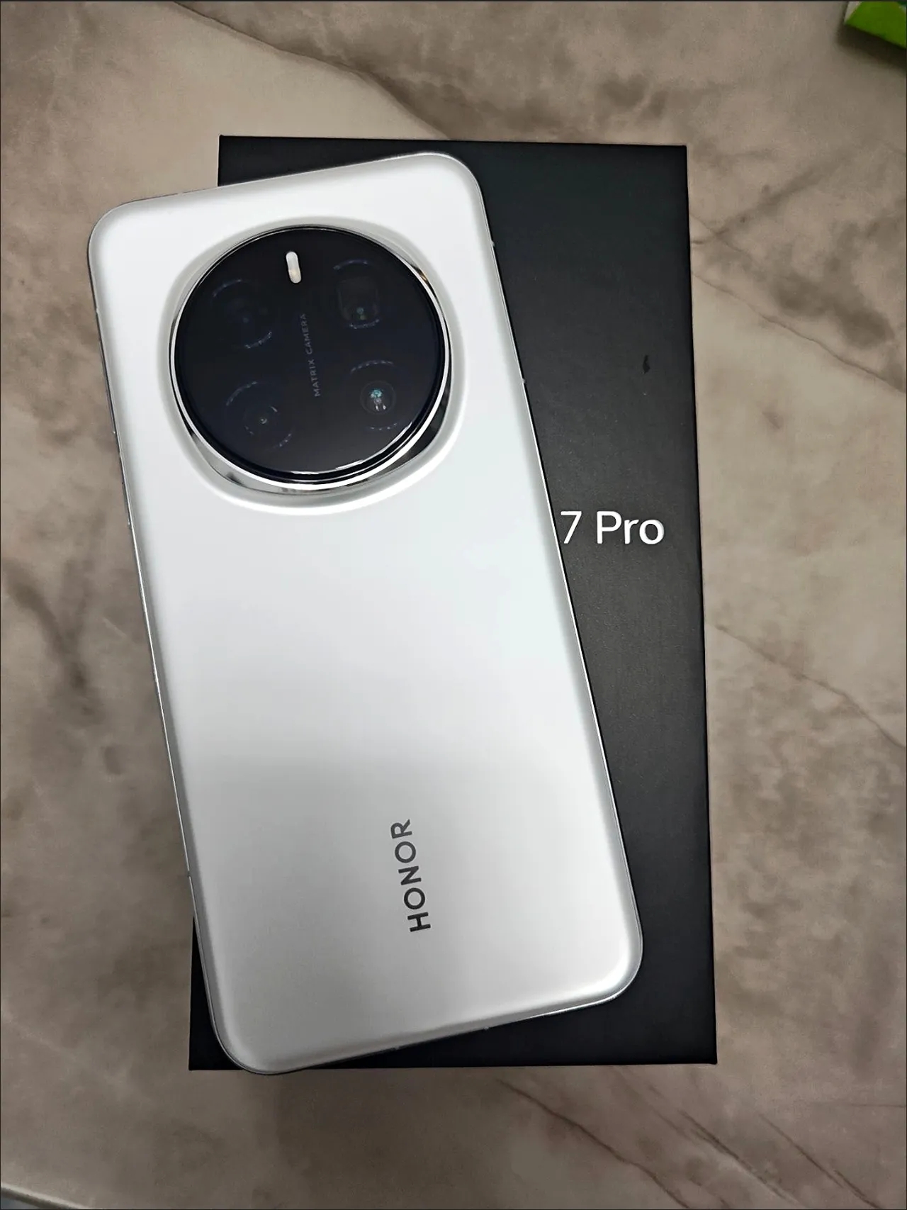 多年果粉多方对比之后，果断趁着国补入手荣耀Magic7 Pro，至今没有后悔。