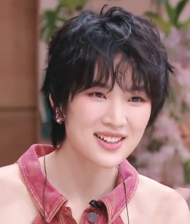 看姚安娜撒娇眼前一亮又一亮