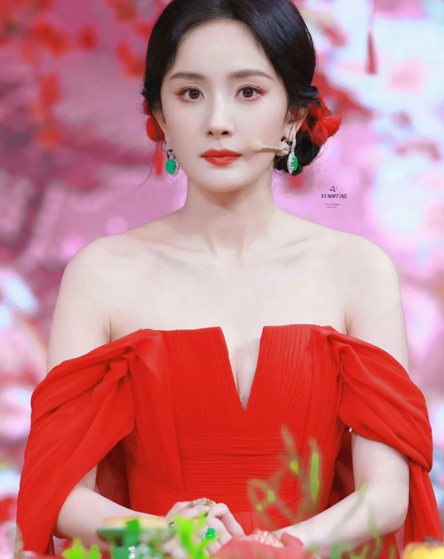 杨幂不愧是女神[爱慕][爱慕][爱慕][爱慕][爱慕]