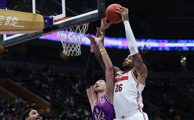 打爆廖三宁！徐杰32分完胜，6内线混战，2双猛兽遭吊打，老莫立功