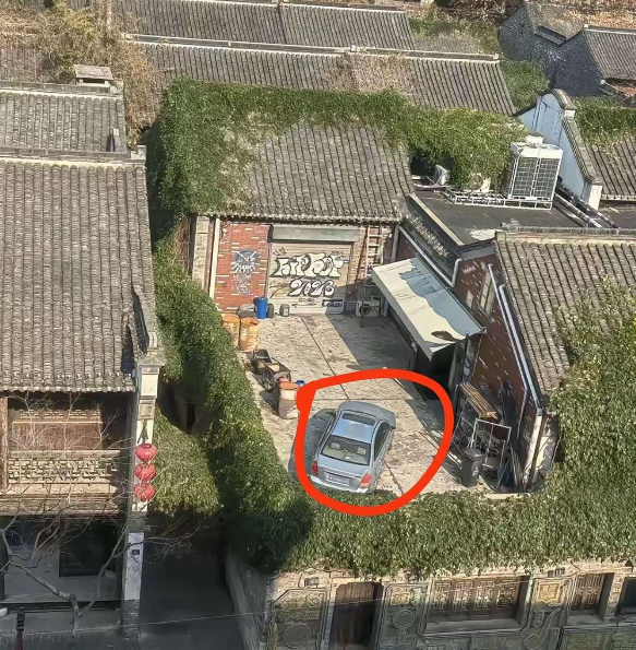 我观察了大半天， 没明白它是如何开进去的？