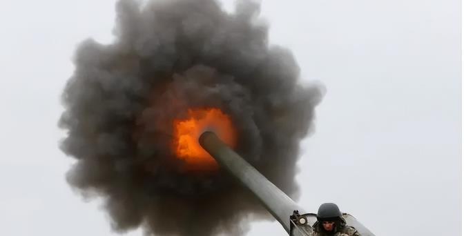 俄乌战场上，一场意想不到的＂炮弹风波＂正在上演。本该威力十足的朝鲜炮弹，却成了俄