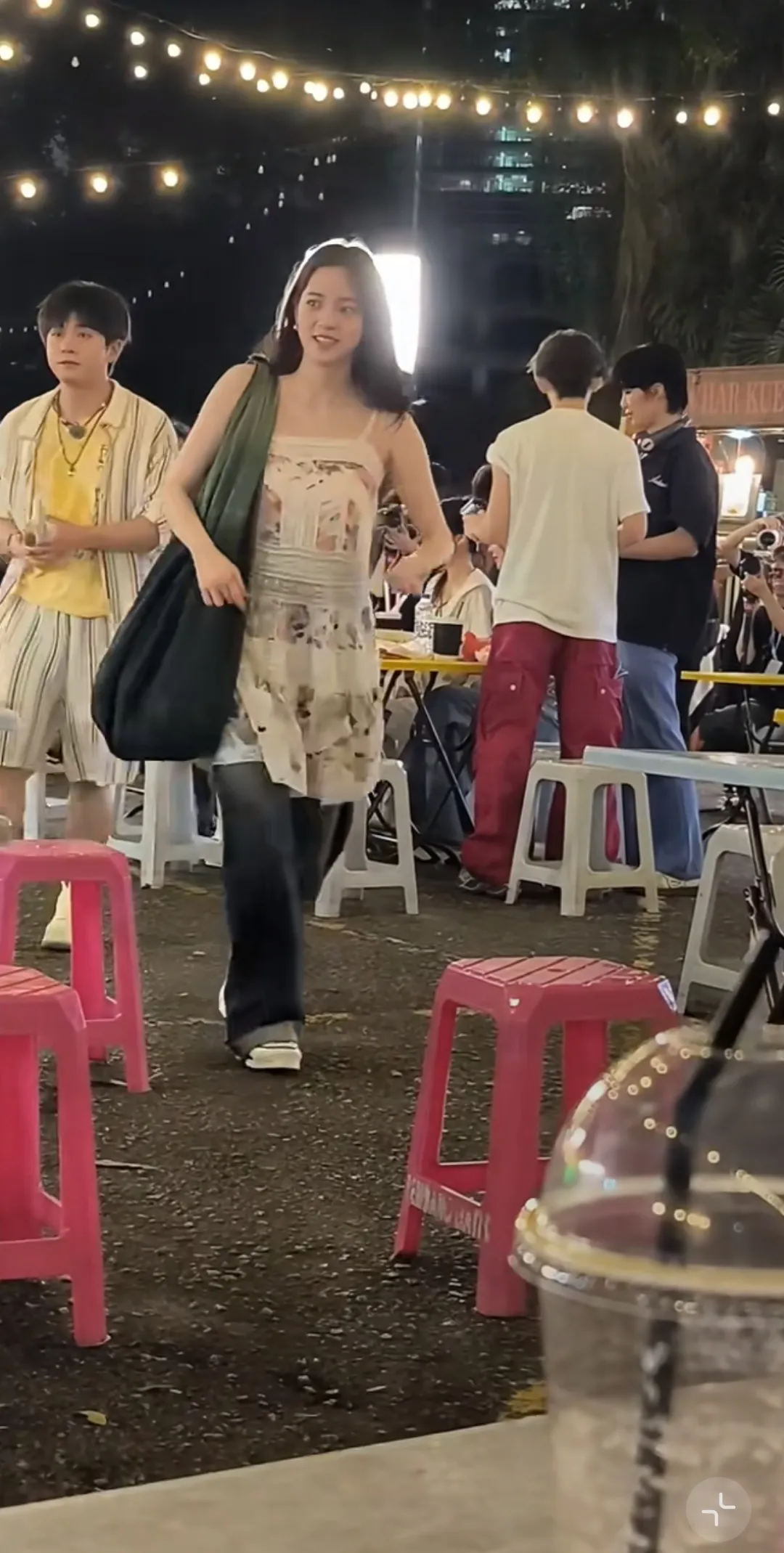 欧阳娜娜，这个包包装多了能背动吗？